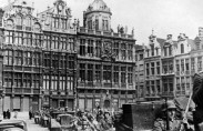 filip-dewinter4 Nazi soldiers enter Brussels, 1940 (photo: Bundesarchiv)
