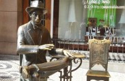 pessoa1 A sculpture of Pessoa in Lisbon (photo: Maria Bonita)