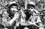 cuba-reportage131 Raul Castro with Che, 1958 (photo: Museo Che Guevara)