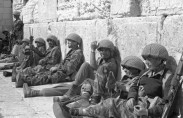 poland-19681 Israeli soldiers at the Western Wall, 1967 (photo: IDF archive)